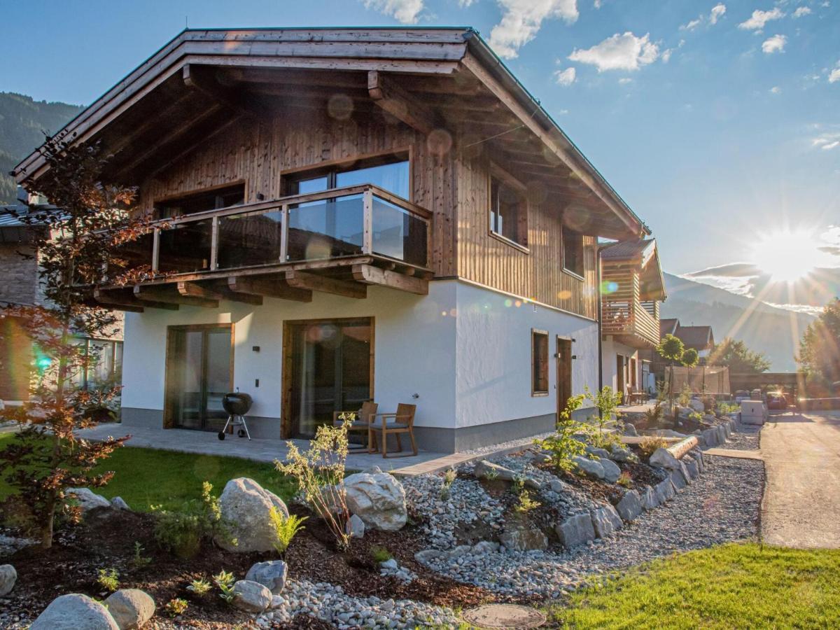 Apartment In Wald Im Pinzgau With A Carport Exteriér fotografie
